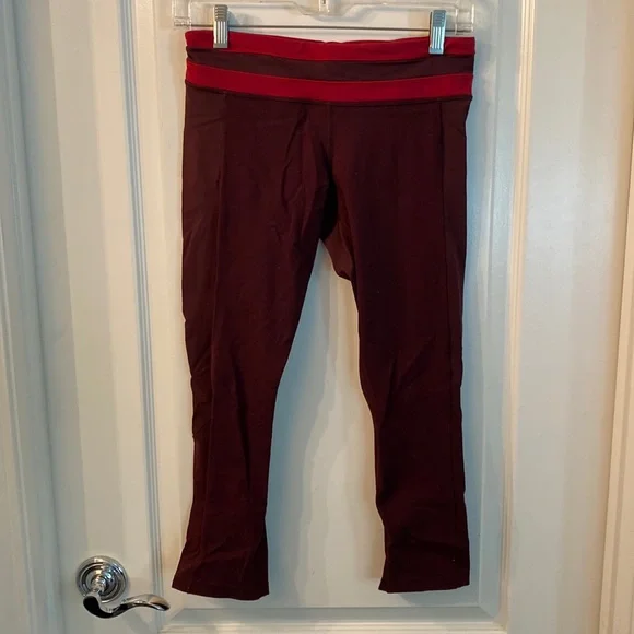 Maroon burgundy lululemon capri leggings 6 - Picture 1 of 4